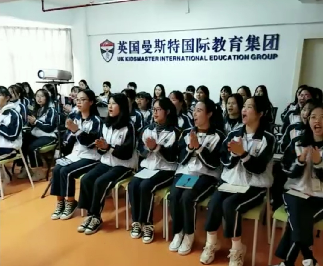 园长与学生互动 园长与学生互动
