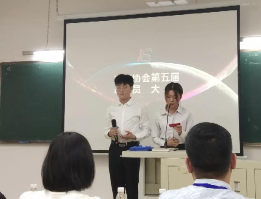 主持人致开幕词 主持人致开幕词